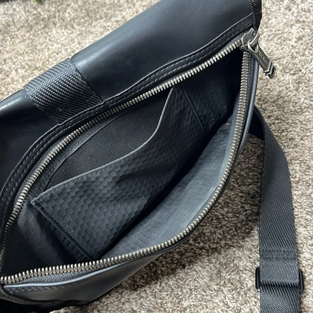TUMI ALPHA BRAVO TRAVIS CROSSBODY MESSENGER BAG BLACK GREY IN REFLECTIVE SILVER